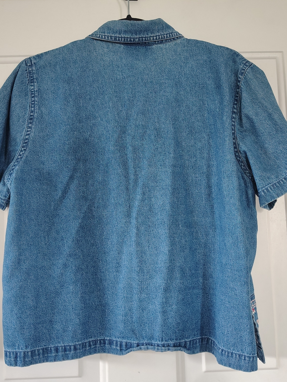 80's Donna Ricco Light Blue Button Down Denim Shirt with Embroidery - Picture 6 of 6